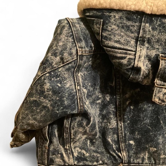 Levi's Blue Denim Jacket with Cream Sherpa Lining - Picture 7 of 8